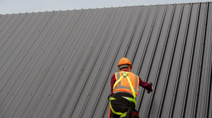 Professional gutter cleaning in Naranjito, PR